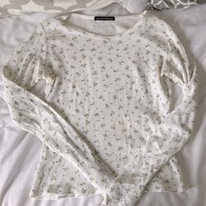 Brandy Melville floral t-shirt
